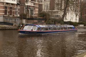/image.axd?picture=/2012/3/2012-03-14 Amsterdam/mini/5 Canal boat.jpg